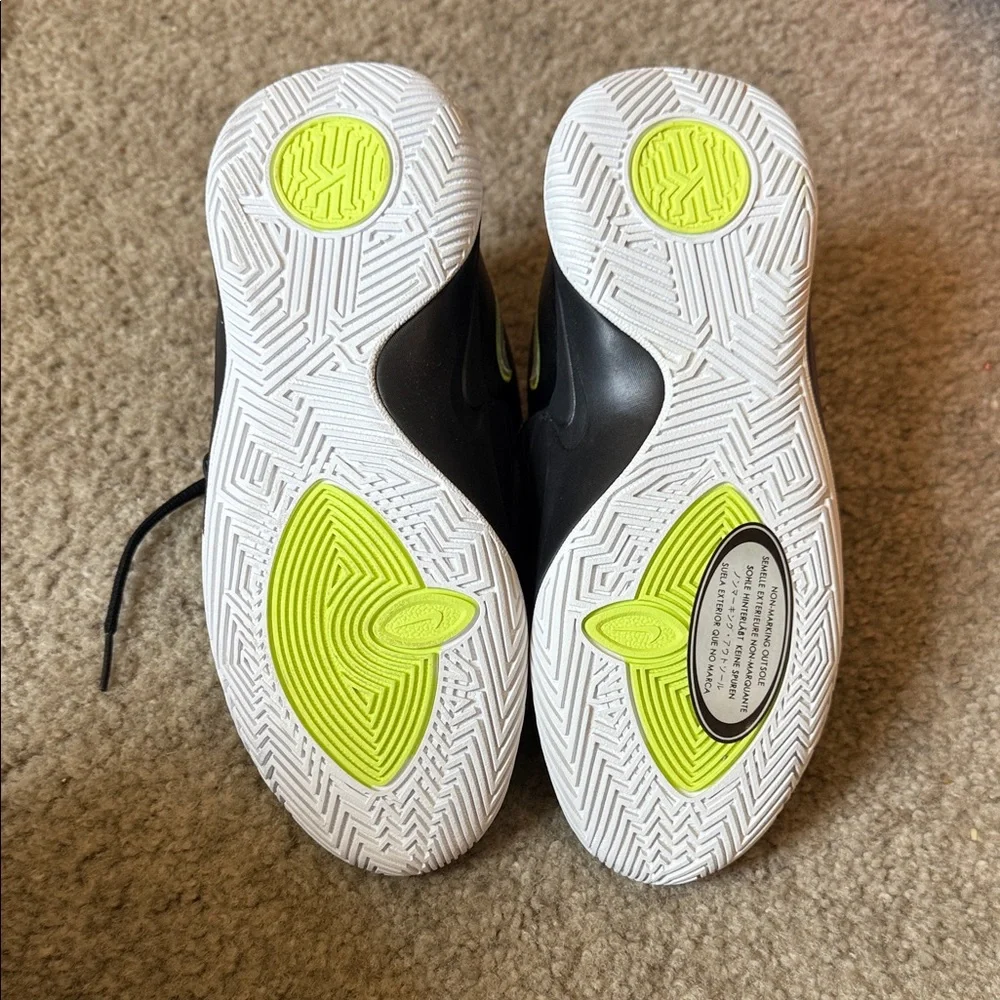 Nike Kyrie Flytrap Ill in the 